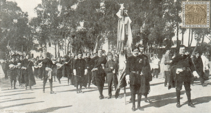 La Tuna Vallisoletana a su paso por una de las calles de Lisboa despus de haber sido recibida en Palacio por S. M. el Rey Don Manuel II