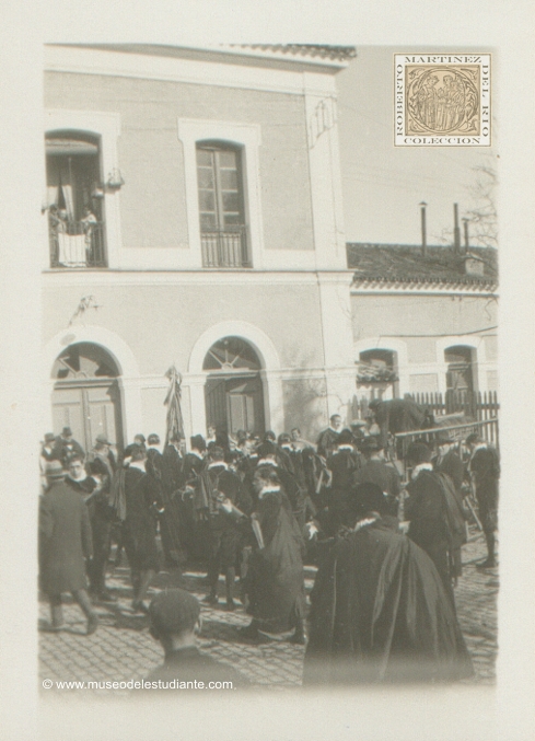 Estudiantina de la Facultad de Medicina de Cdiz. Estacin de ferrocarril de Mrida (Badajoz)