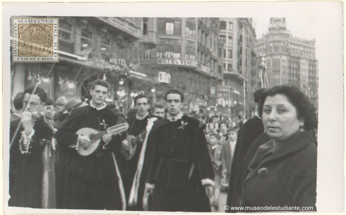 Pasacalle de una Tuna por las calles de Valencia