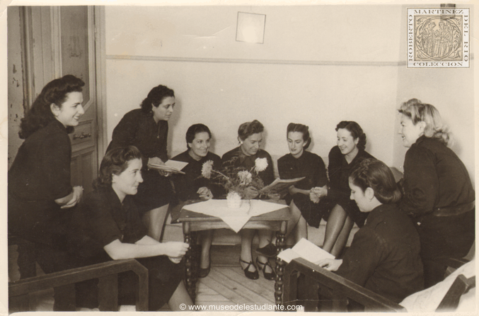 A group of university women III