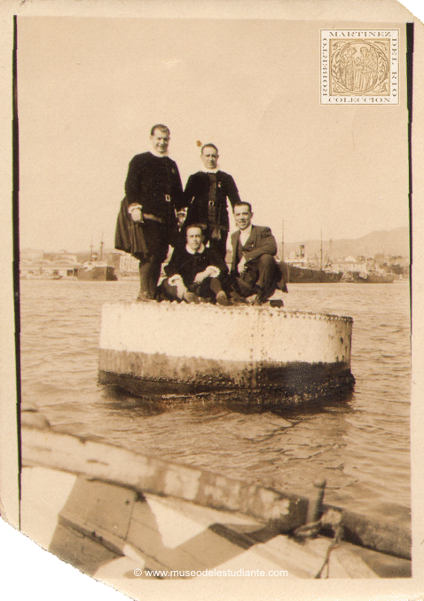 Miembros de la Estudiantina del Real Centro Filarmnico Eduardo de Lucena IV