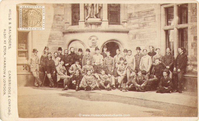 Grupo de estudiantes del Trinity College de Cambridge, entre los que se encuentra el Rey Eduardo VII de Inglaterra, cuando ostentaba el ttulo de Prncipe de Gales