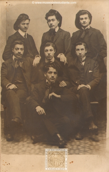 A group of Belgian students with their faluches